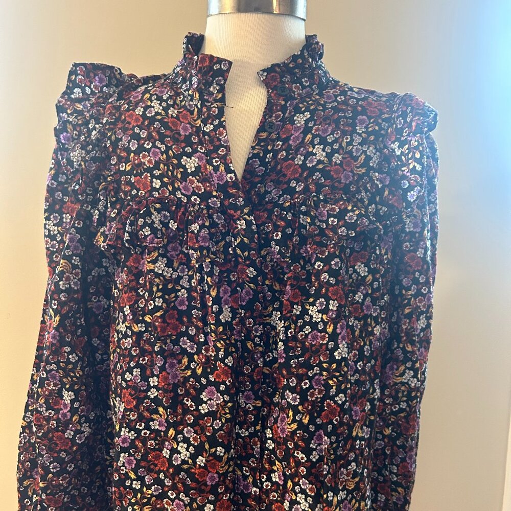 Who What Wear  Floral Ruffle Blouse size Medium